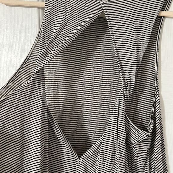 Black and white tank top - Picture 3 of 3